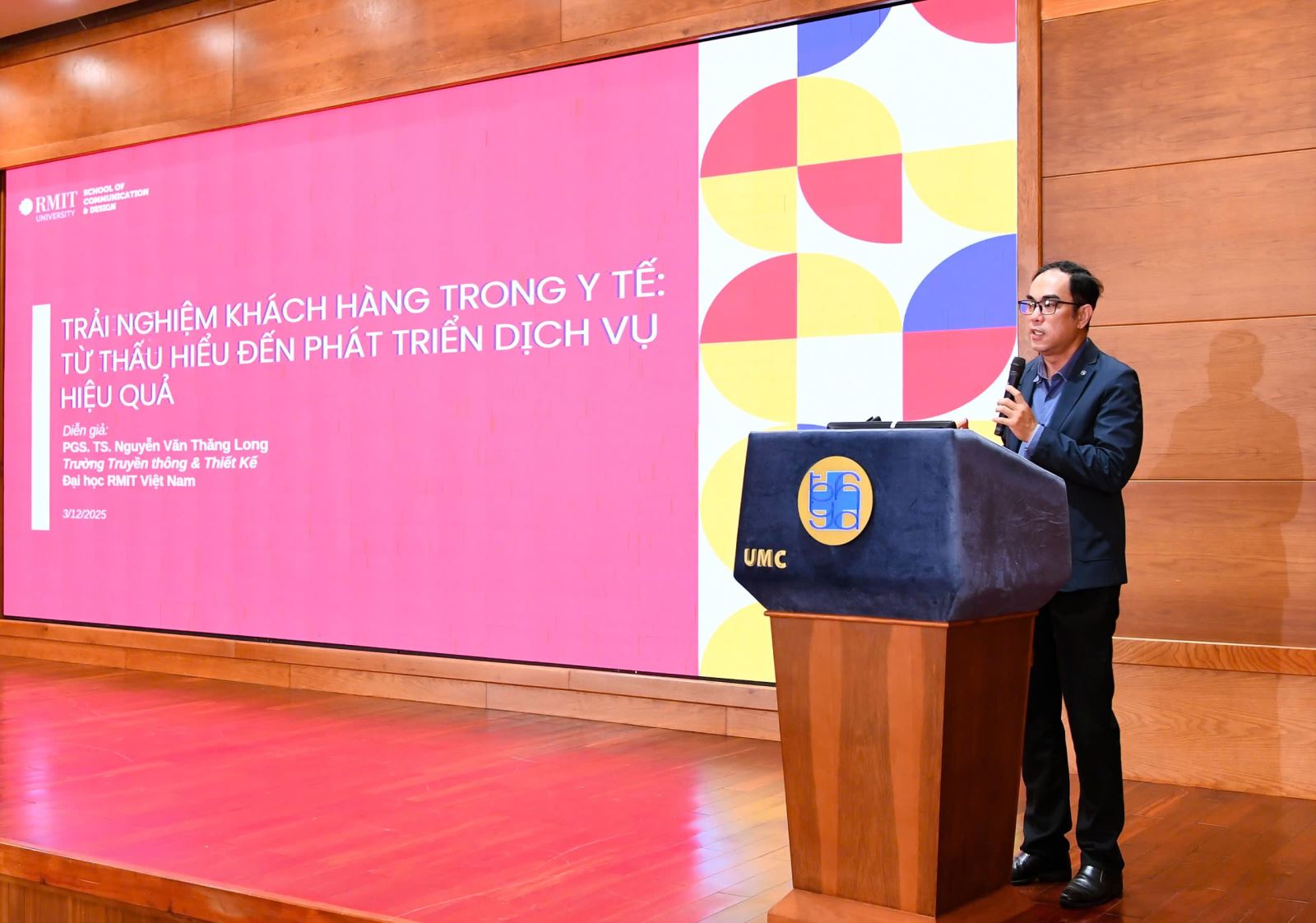 Assoc. Prof. Nguyen Van Thang Long, PhD, sharing about Customer Experience.